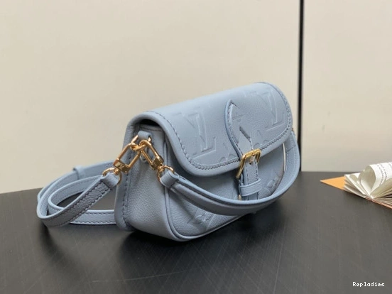Cheap Nano LOUIS VUITTON Diane-19*10.5*6 CM 0727